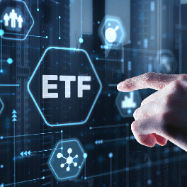 最近這幾年，台灣掀起一陣 ETF 的風氣，很多存股族開始思考，到底是買 ETF 好？還是買個股好？要釐清這個問題，我們就必須先來了解，到底什麼是 ETF 。